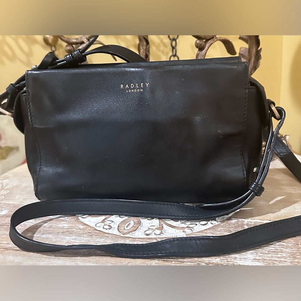 EUC💠Radley London Black Leather Crossbody Bag